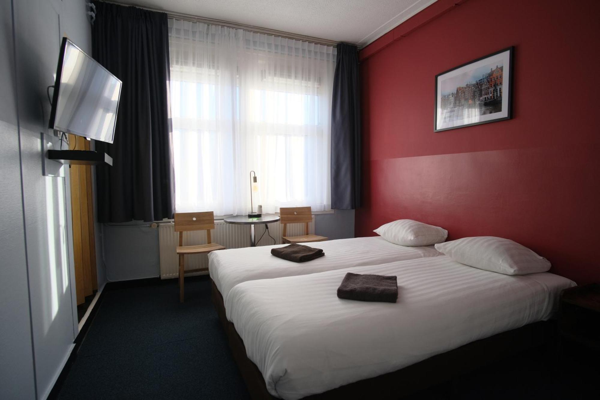 Zweibettzimmer mit eigenem Bad